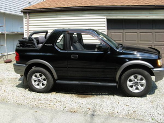 Illustration for article titled For $4,650, This 2002 Isuzu Rodeo Will Flip Its Lid, And That’s No Lie
